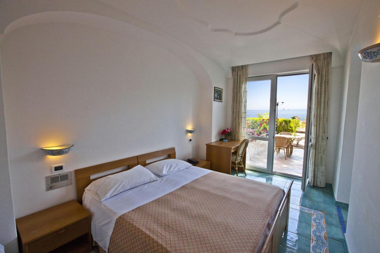 Hotel Don Felipe イスキア島 部屋 写真
