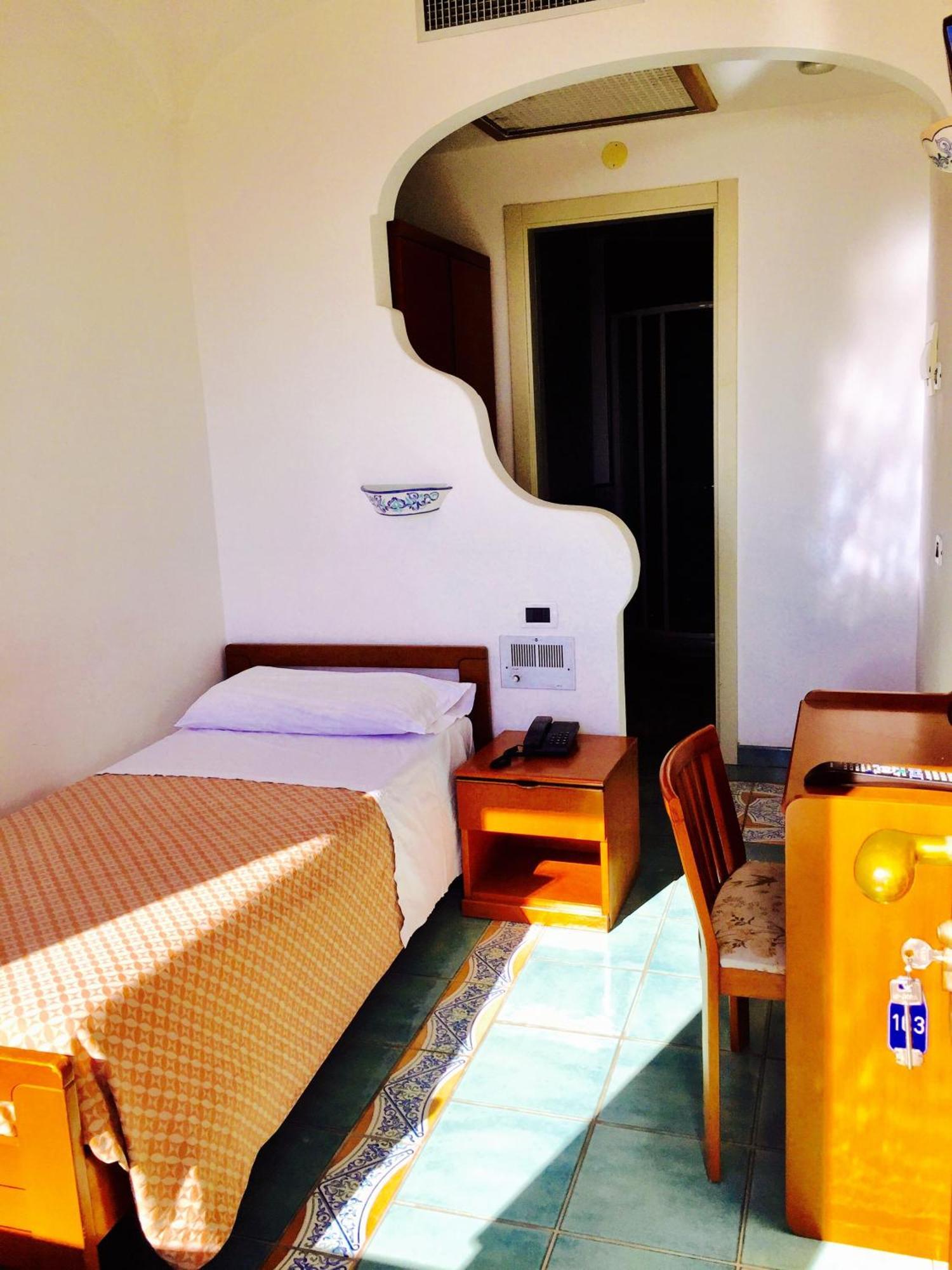 Hotel Don Felipe イスキア島 部屋 写真